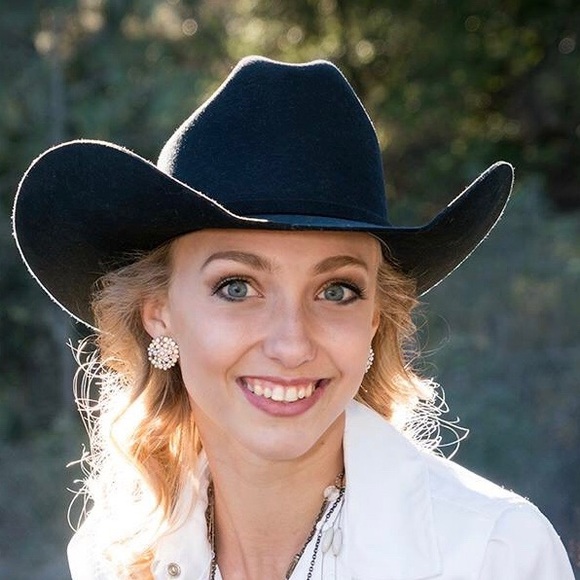 Meet your Posher🐴🐮🌵 - Picture 1 of 1